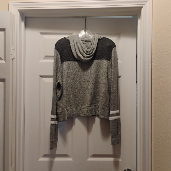 Bundle of Hollister Clothing Longsleeve Short Sleeve Shorts Mixed Size L - Picture 9 of 16